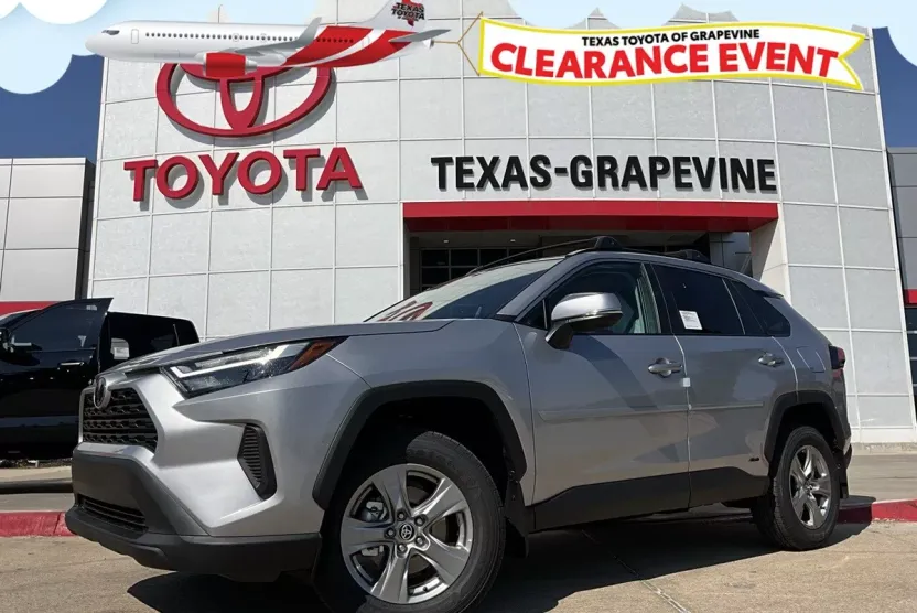 2025 Toyota RAV4 Hybrid XLE photo 1