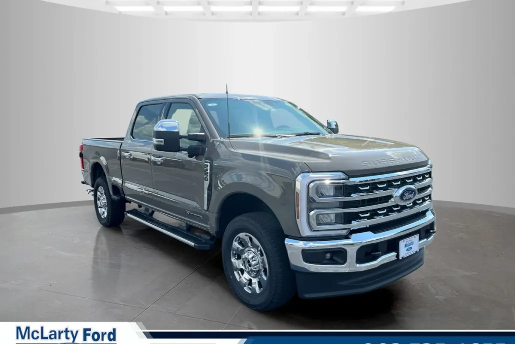 2026 Ford F-250 Lariat photo 1