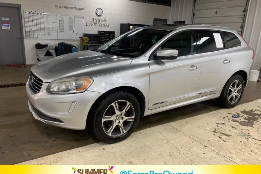2014 Volvo XC60 T6 R-Design photo 1