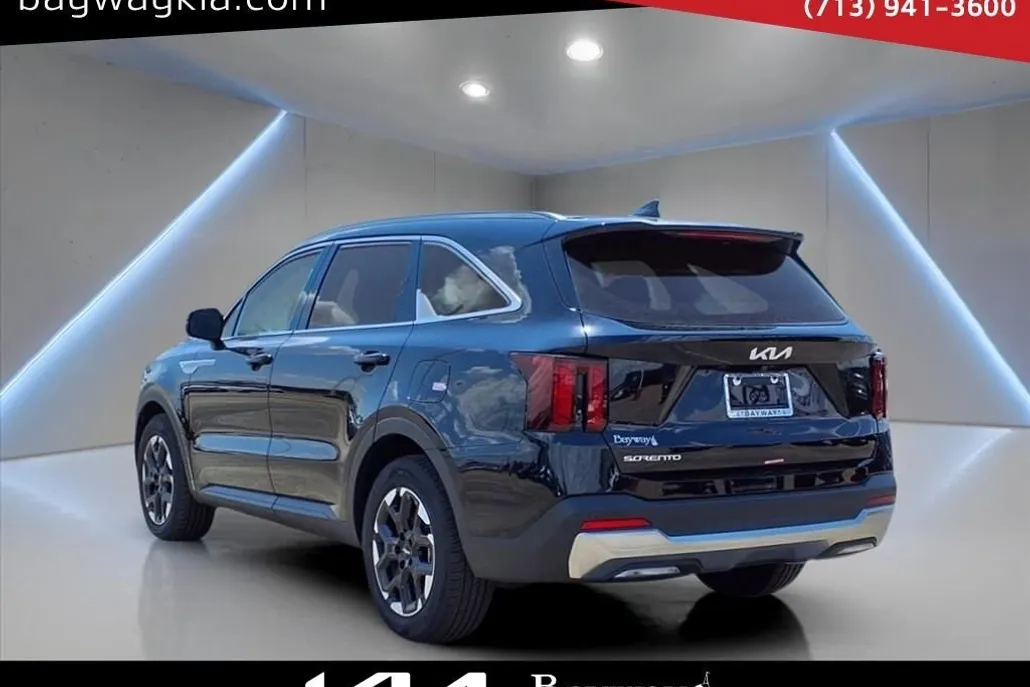 2025 Kia Sorento S photo 1