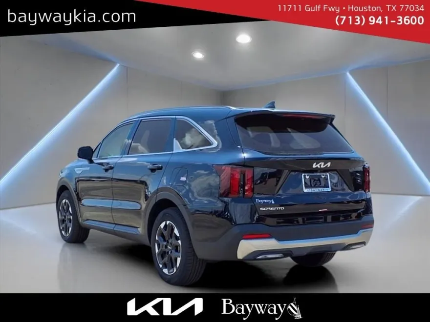 2025 Kia Sorento S photo 1