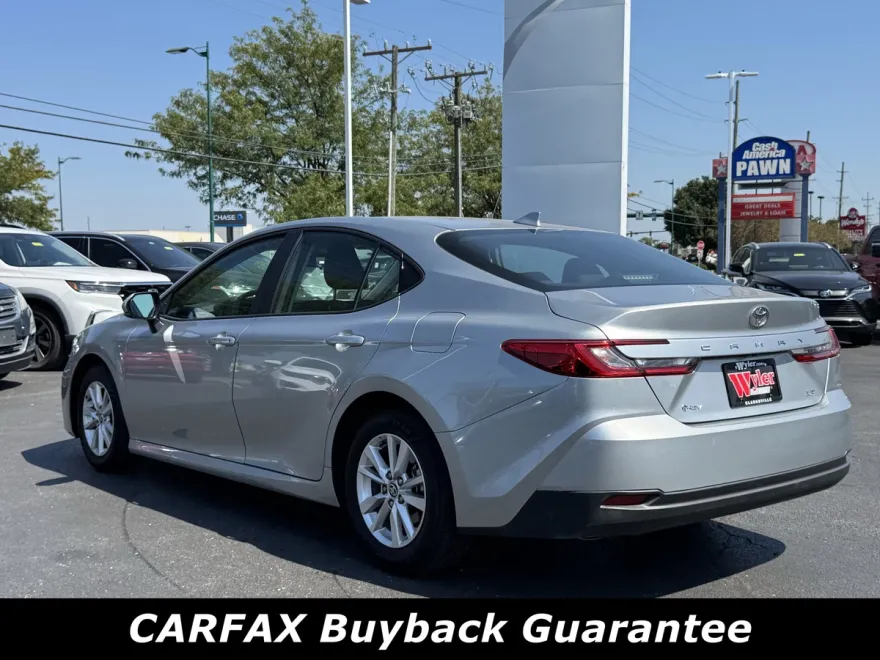 2025 Toyota Camry LE Hybrid photo 1