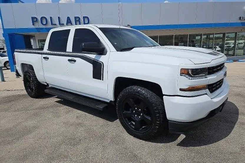 2018 Chevrolet Silverado 1500 Custom photo 1