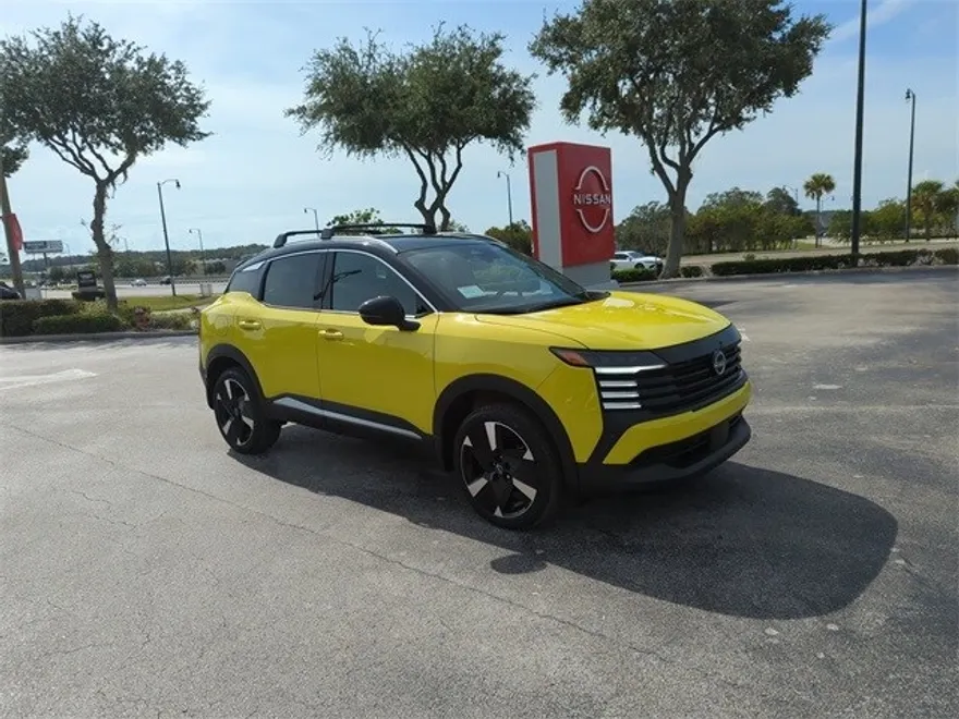 2026 Nissan Kicks SR photo 1