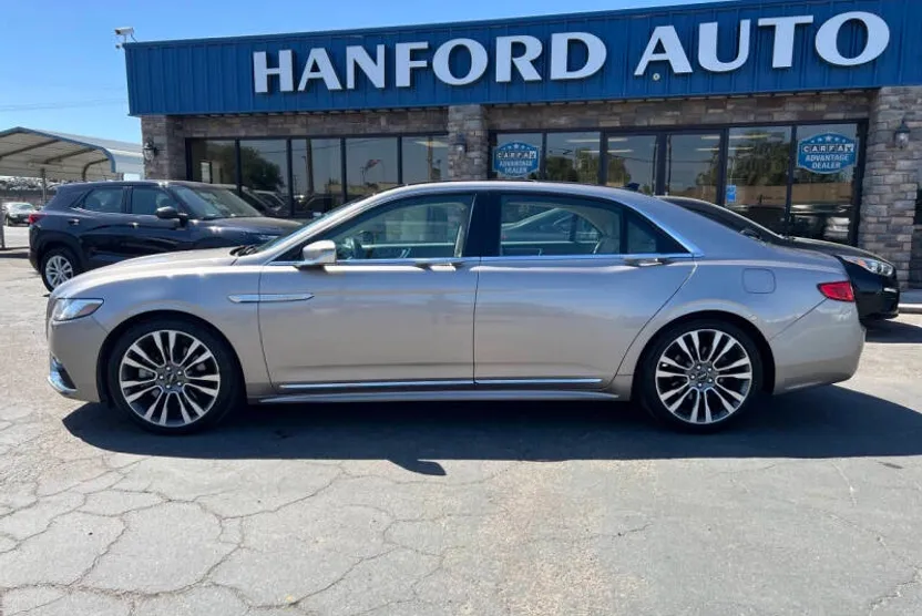 2019 Lincoln Continental Select photo 1