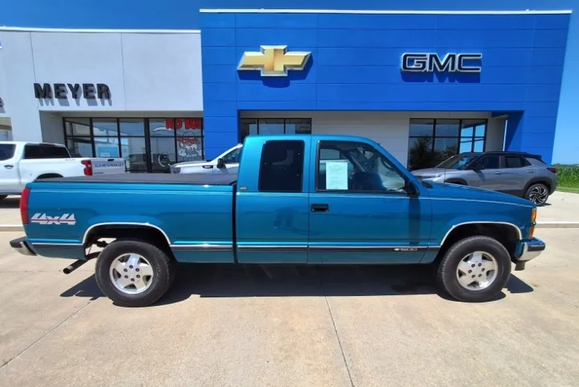 1995 Chevrolet Silverado photo 1