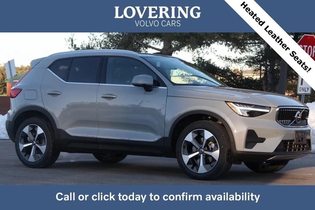 2025 Volvo XC40 Core photo 1