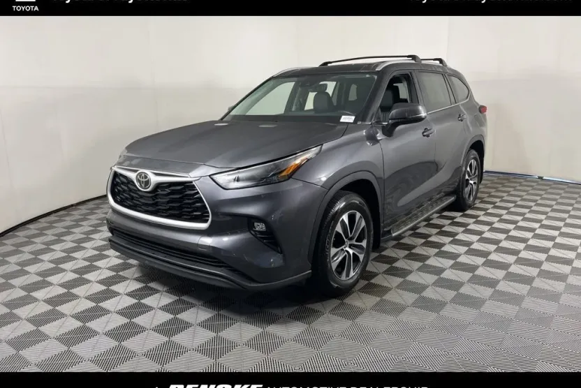 2023 Toyota Highlander XLE photo 1