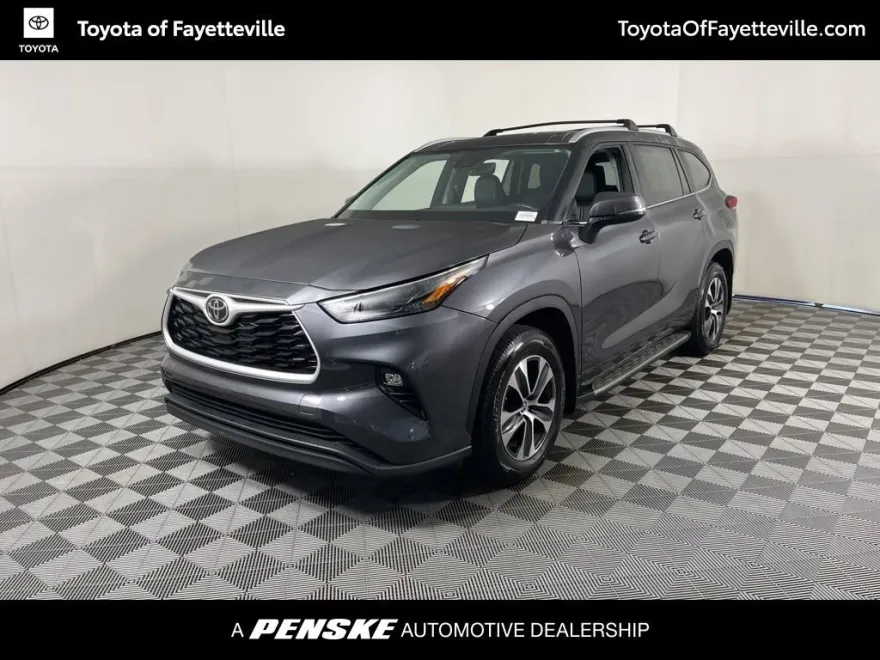 2023 Toyota Highlander XLE photo 1