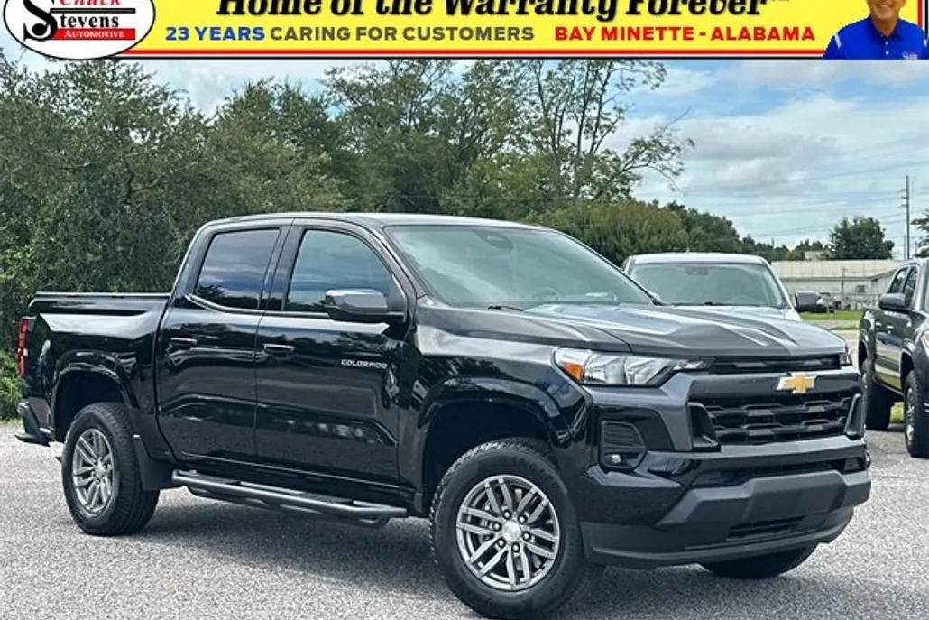 2024 Chevrolet Colorado LT photo 1