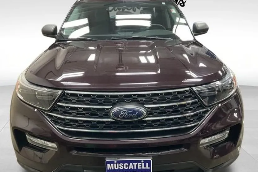 2023 Ford Explorer XLT photo 1