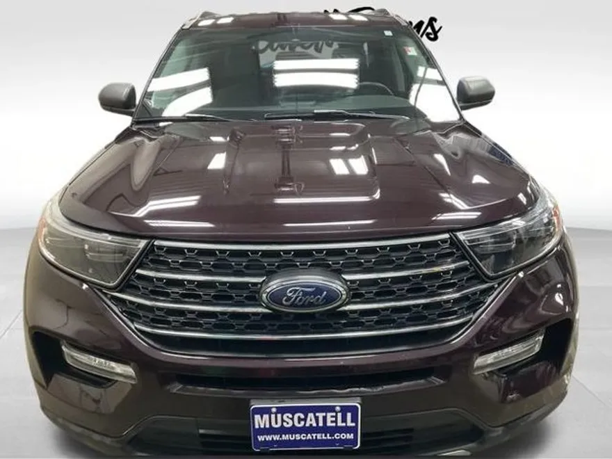 2023 Ford Explorer XLT photo 1