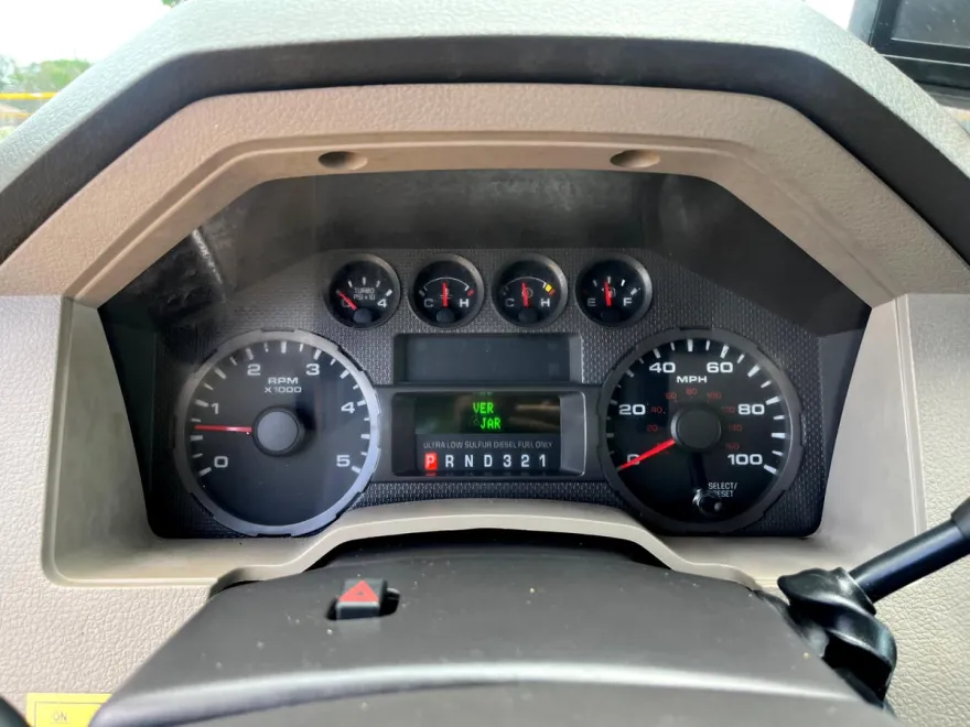 2009 Ford F-550 XLT photo 19