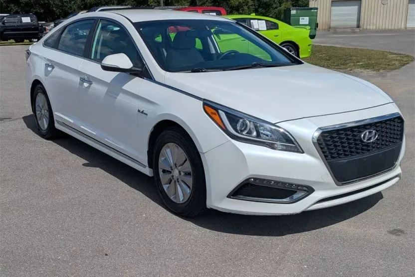 2016 Hyundai Sonata Hybrid SE photo 1