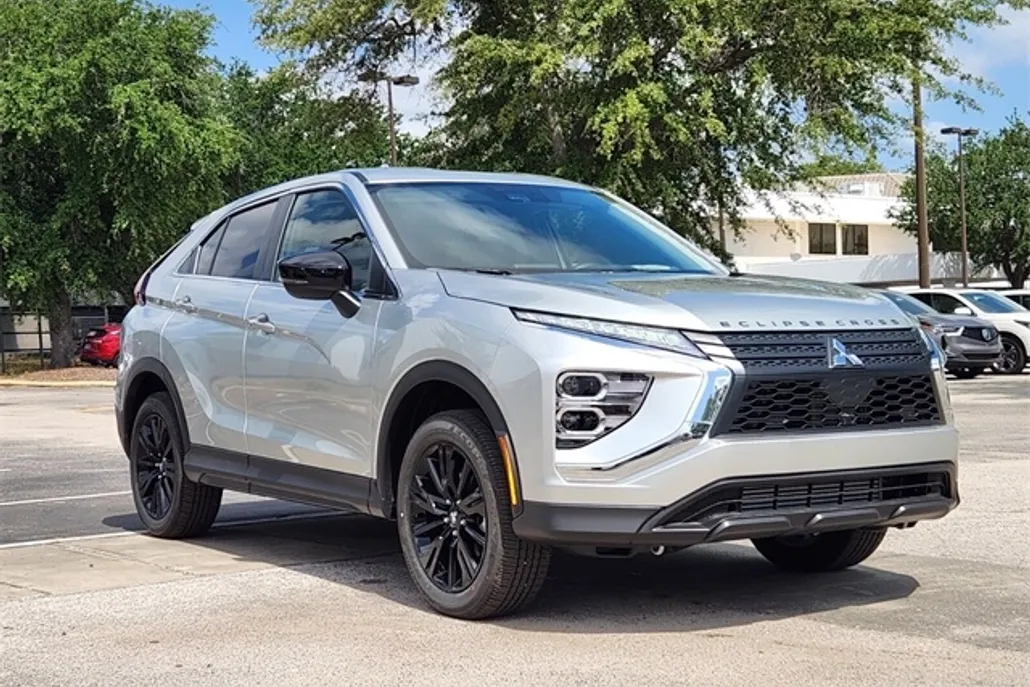 2025 Mitsubishi Eclipse Cross LE photo 1