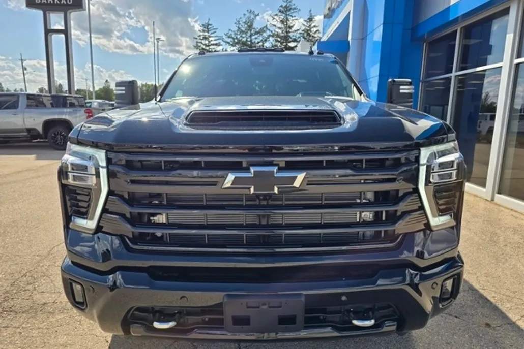 2025 Chevrolet Silverado 2500HD High Country photo 1