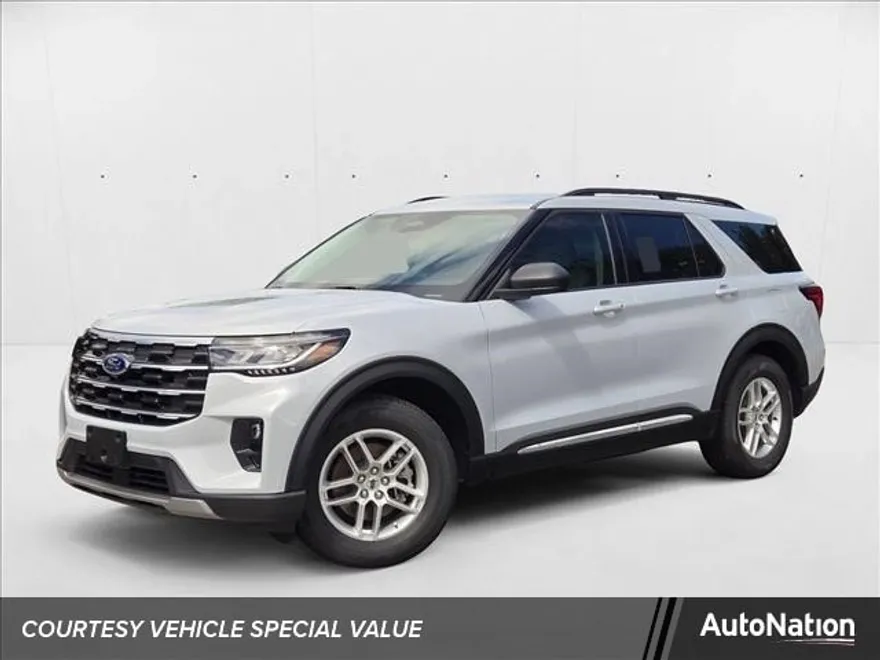 2025 Ford Explorer photo 1