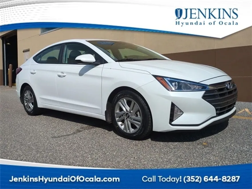 2020 Hyundai Elantra SEL photo 1