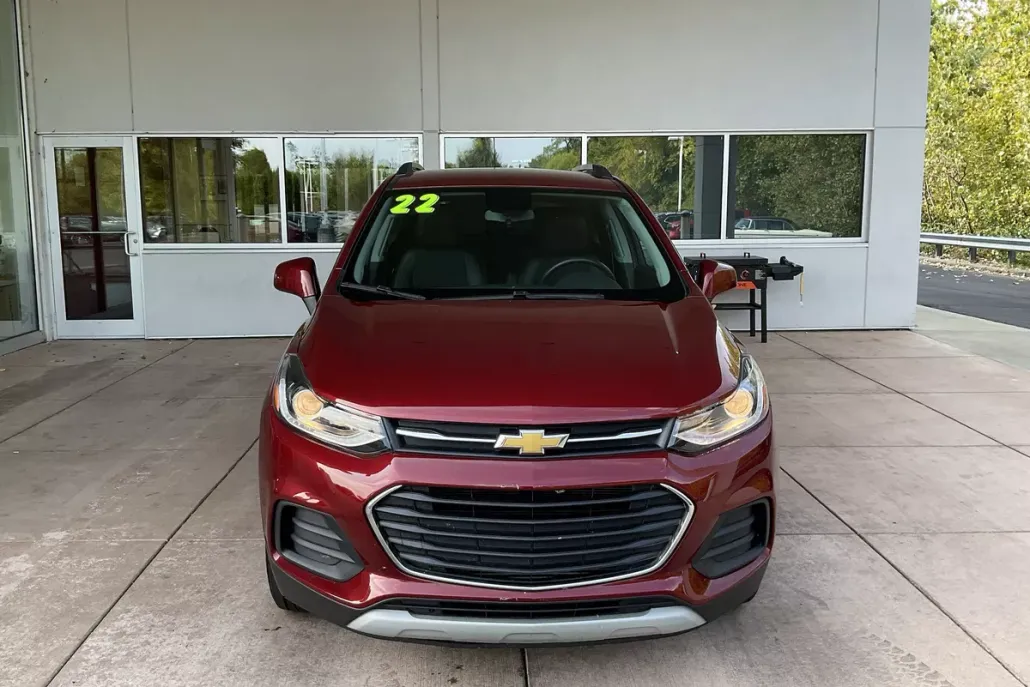 2022 Chevrolet Trax LT photo 1