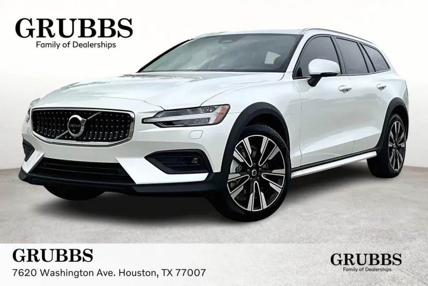 2025 Volvo V60 Cross Country B5 photo 1