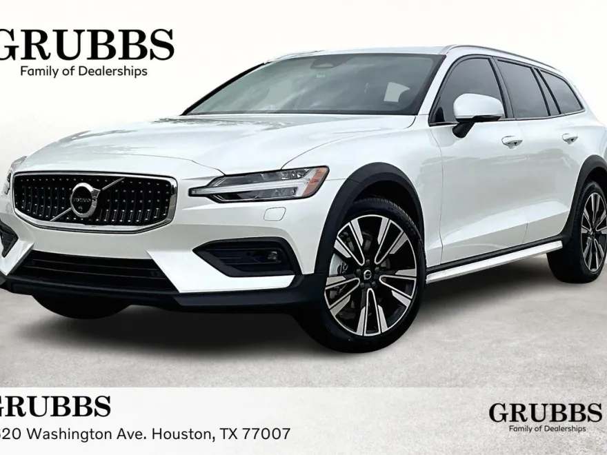 2025 Volvo V60 Cross Country B5 photo 1