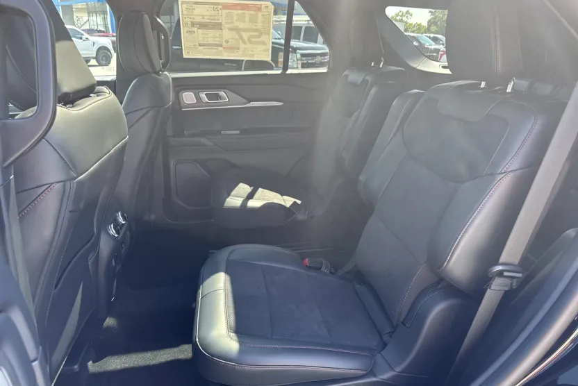 2025 Ford Explorer ST photo 1