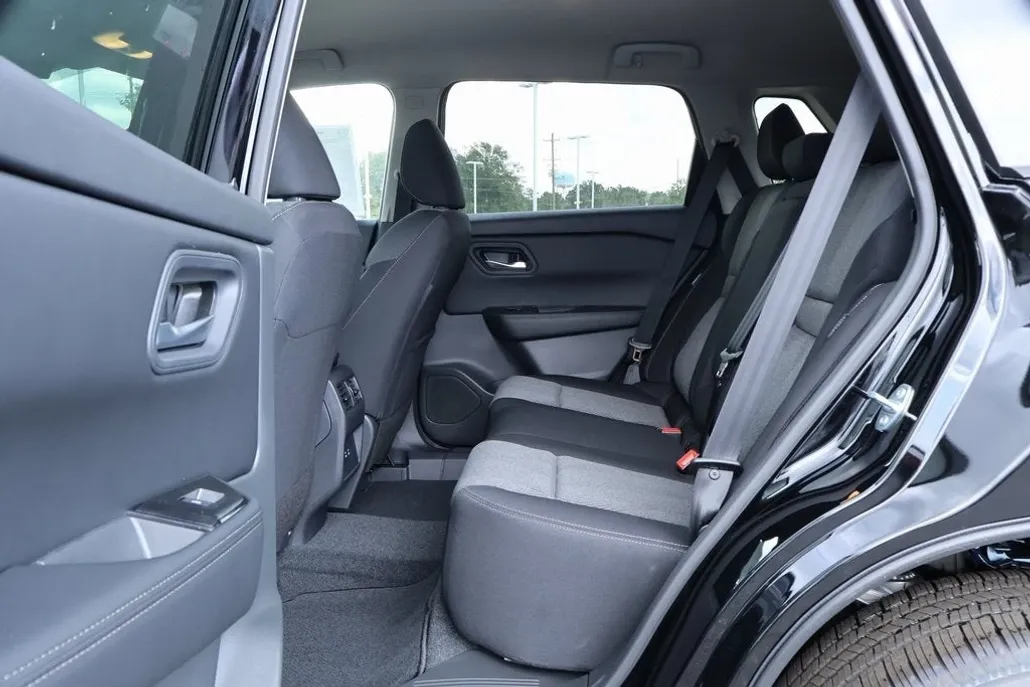 2026 Nissan Rogue SV photo 1