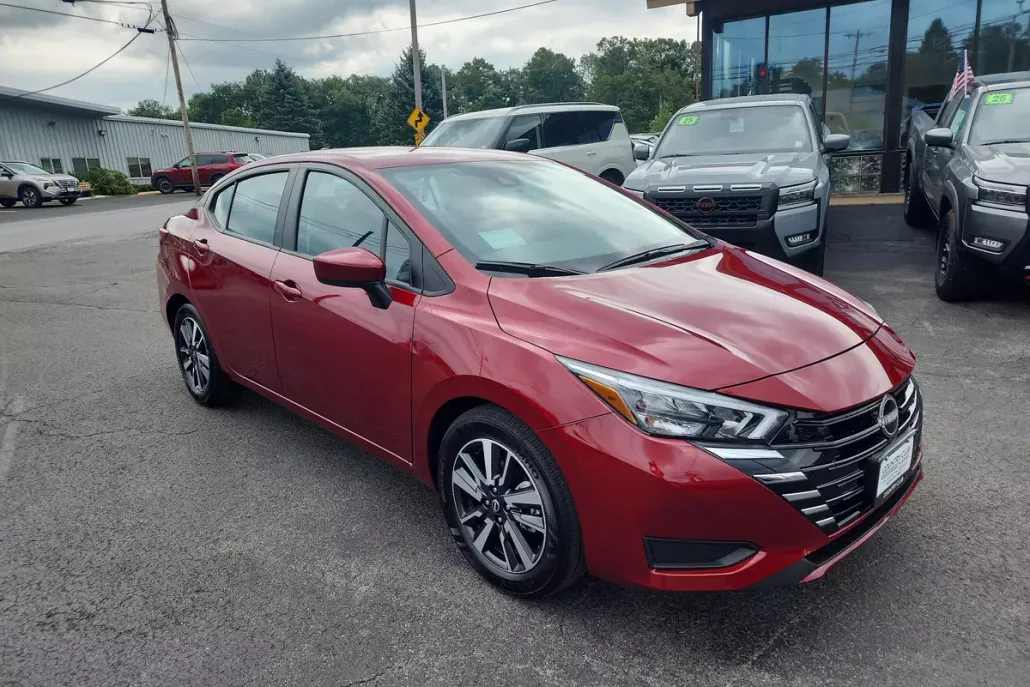 2025 Nissan Versa 1.6 SV photo 1