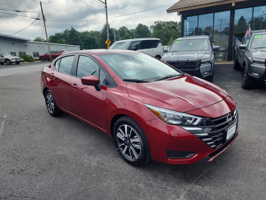 2025 Nissan Versa 1.6 SV photo 1