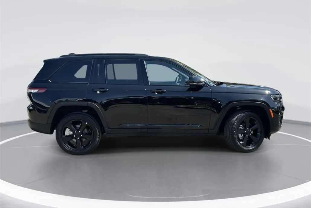 2025 Jeep Grand Cherokee Limited photo 1