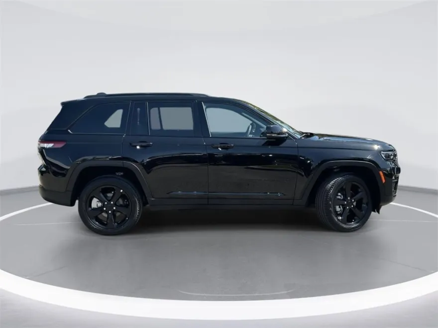 2025 Jeep Grand Cherokee Limited photo 1