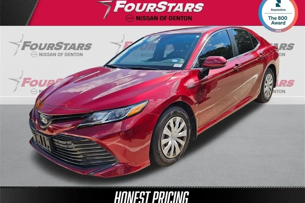 2020 Toyota Camry Hybrid LE photo 1