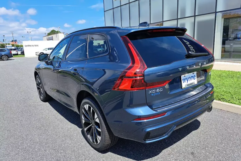 2026 Volvo XC60 B5 Plus photo 1