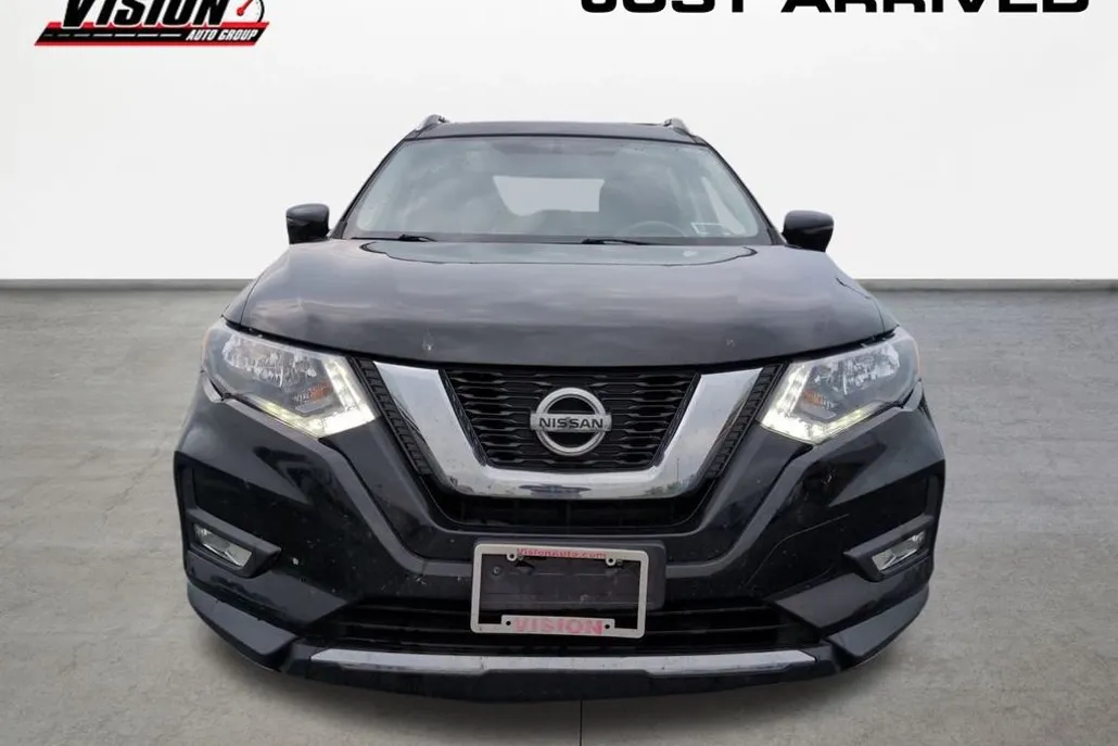 2017 Nissan Rogue SV photo 1