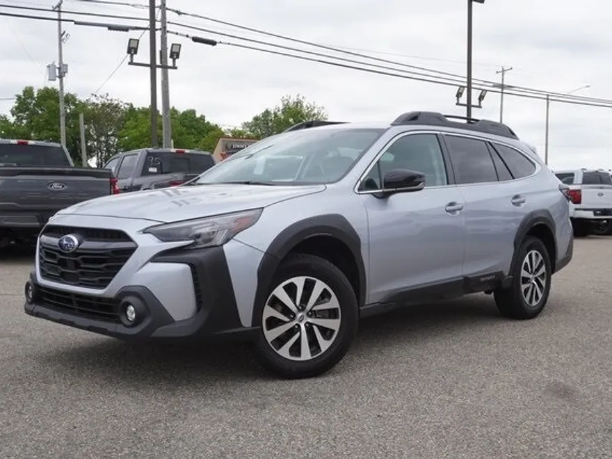 2023 Subaru Outback Premium photo 1