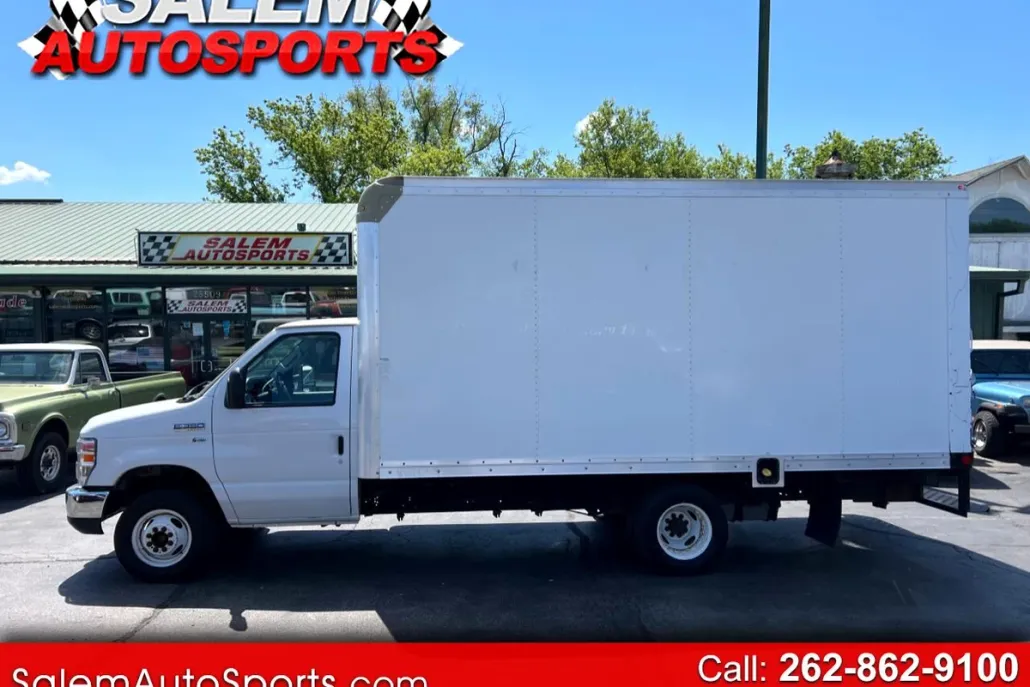 2015 Ford E-350 photo 1
