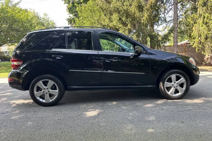 2011 Mercedes Benz ML 350 4MATIC photo 1