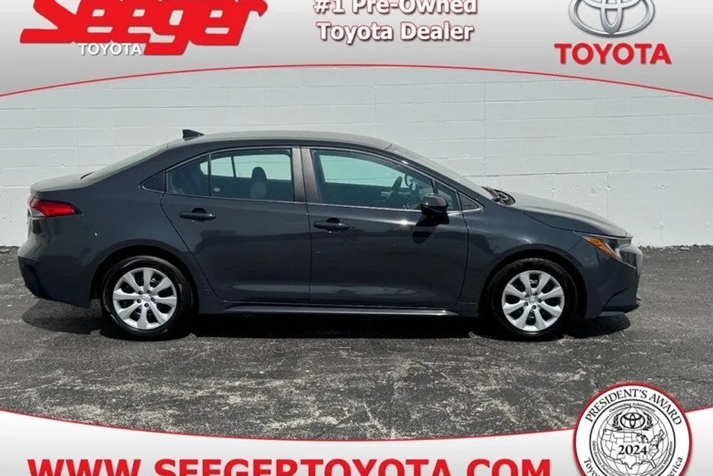 2024 Toyota Corolla LE photo 1