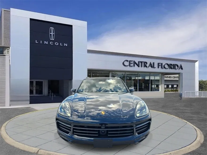 2023 Porsche Cayenne Platinum Edition photo 1