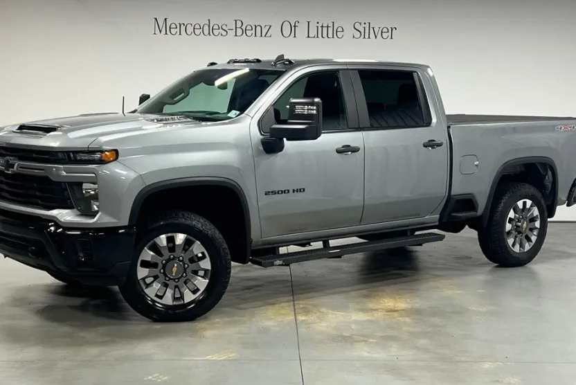 2024 Chevrolet Silverado Custom photo 1