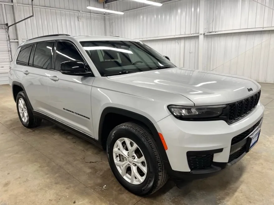 2023 Jeep Grand Cherokee Altitude photo 1