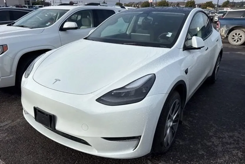 2023 Tesla Model Y Long Range photo 1