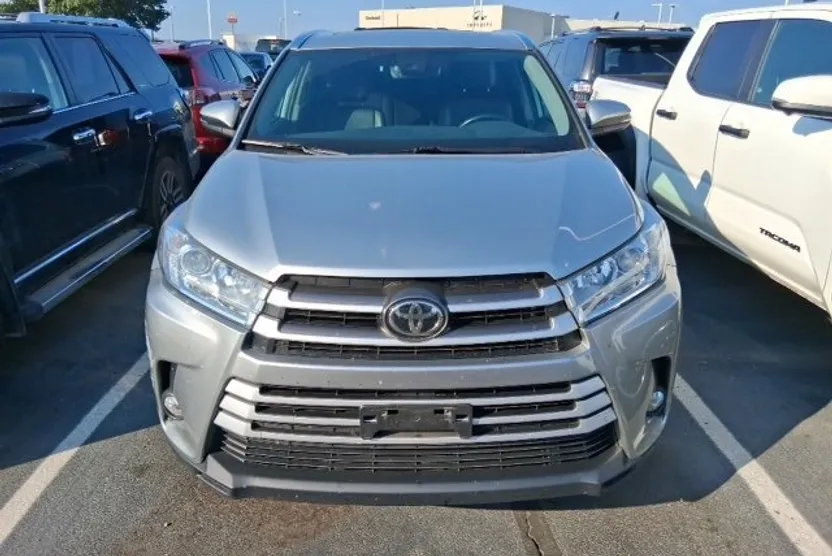 2019 Toyota Highlander XLE photo 1