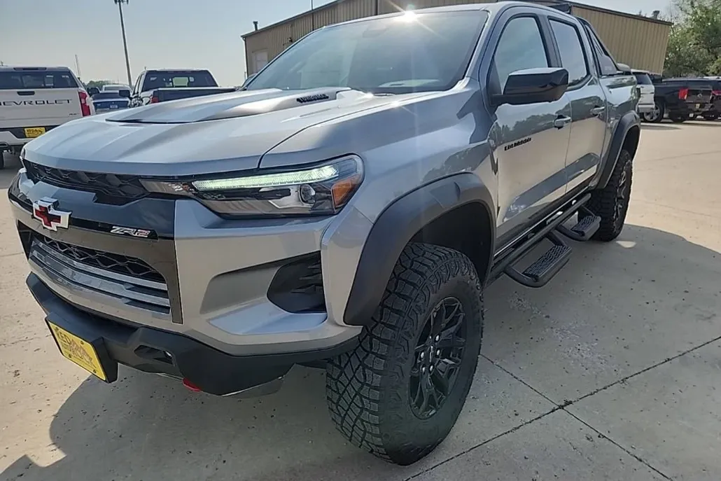 2025 Chevrolet Colorado ZR2 photo 1