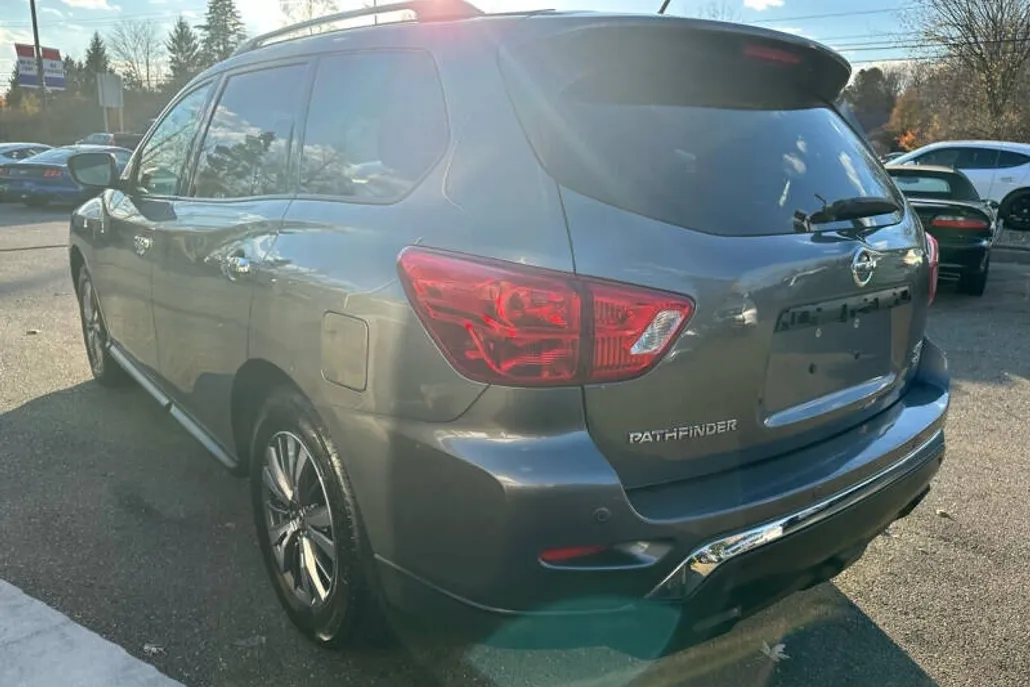 2018 Nissan Pathfinder S photo 1