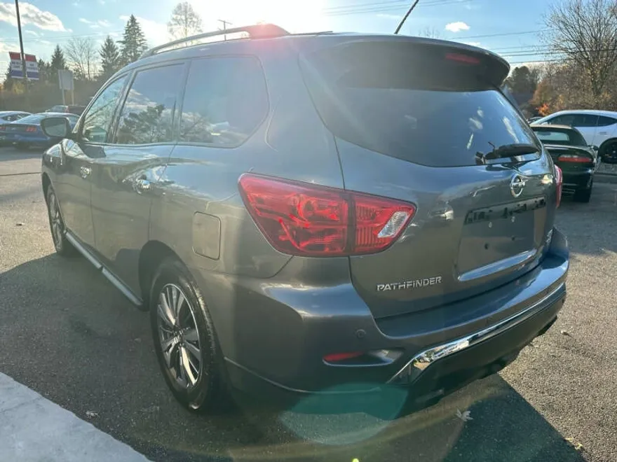 2018 Nissan Pathfinder S photo 1