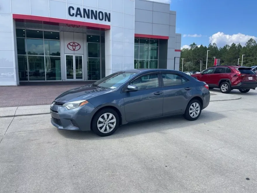 2016 Toyota Corolla LE photo 1