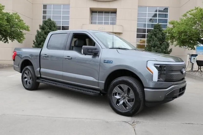 2025 Ford F-150 Lightning photo 1