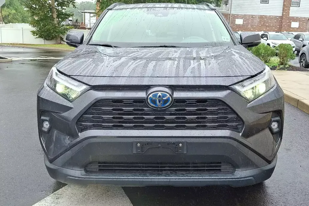 2022 Toyota RAV4 Hybrid XLE Premium photo 1