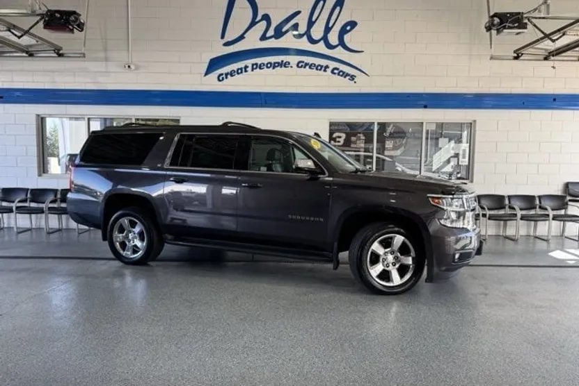 2016 Chevrolet Suburban LT photo 1